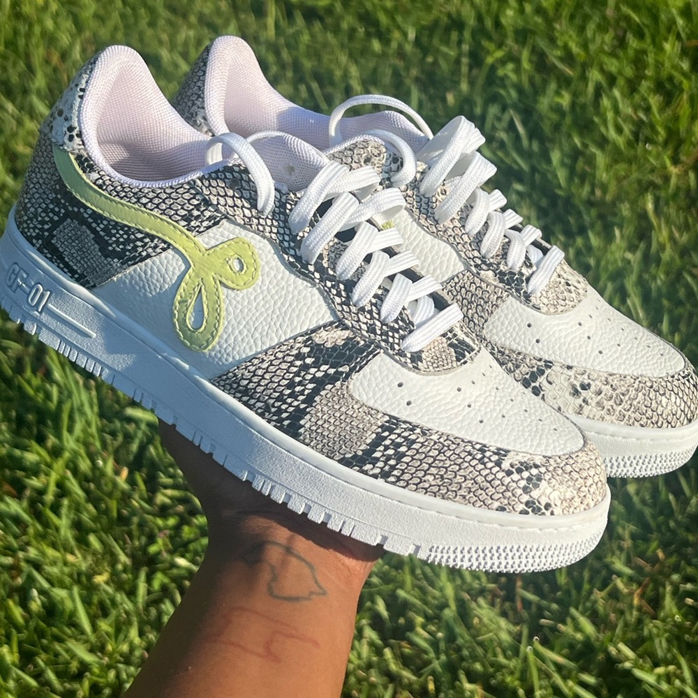 John Geiger Two-Tone Natural Python GF-01s - Picture 2 of 6